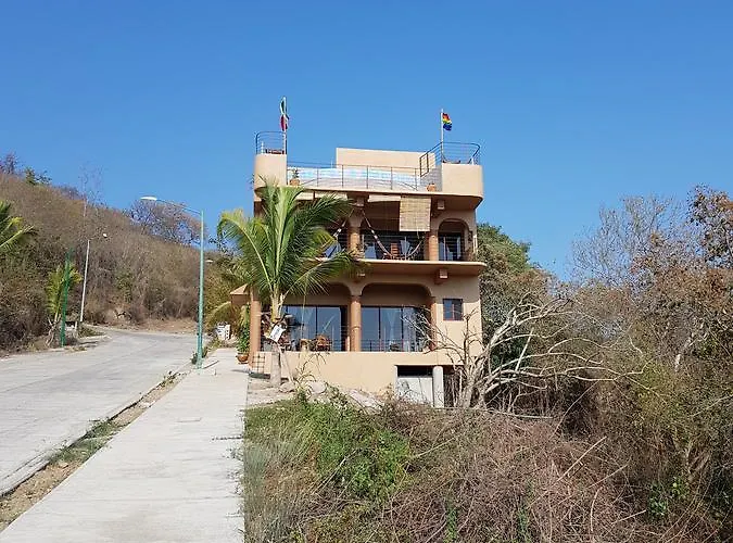 Casa Arcoiris Zihuatanejo